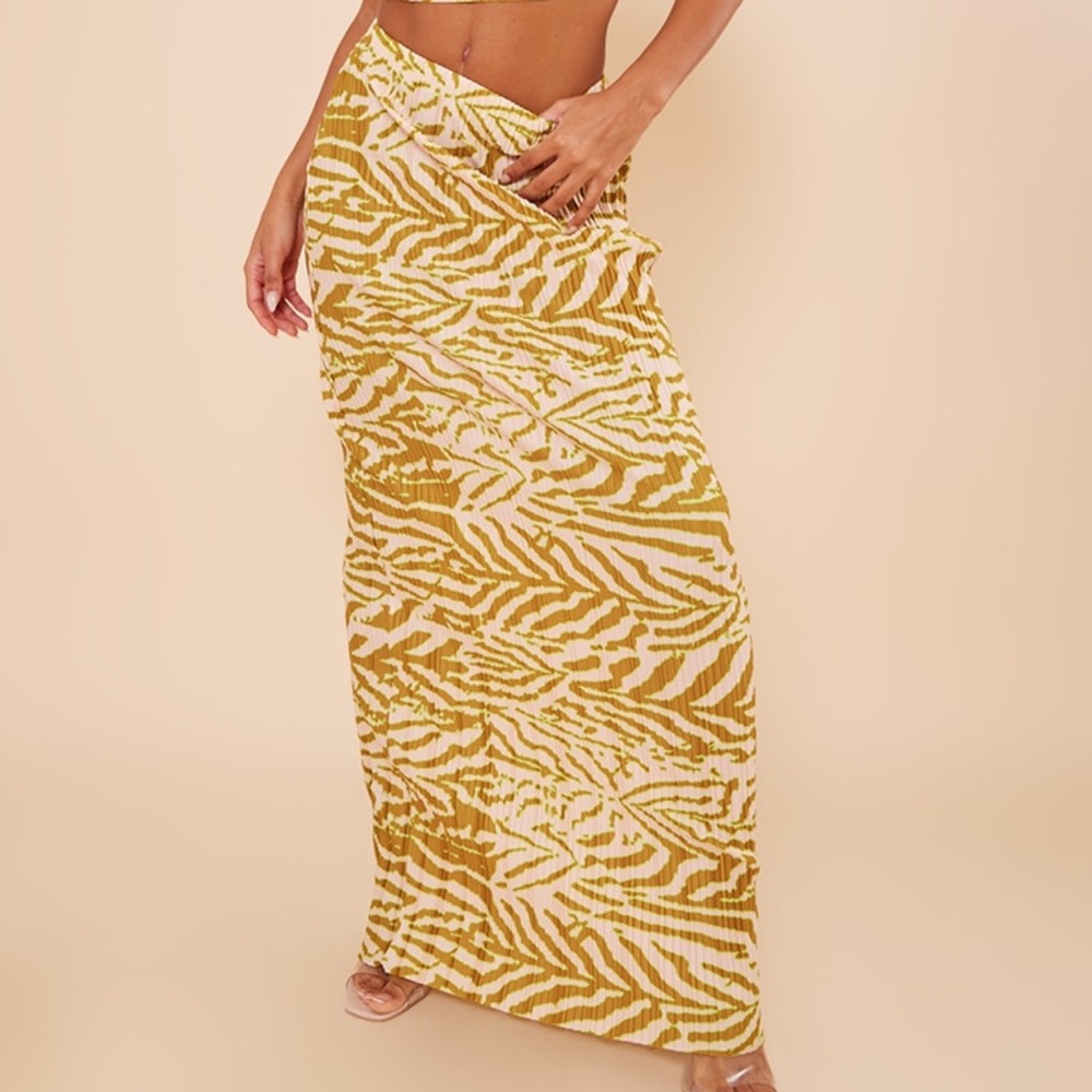 Green zebra print Plisse maxi skirt PLT SZ 6 Medium